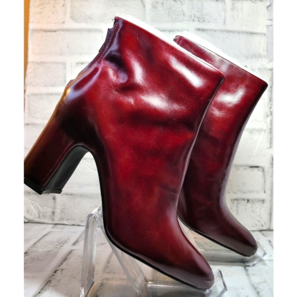 Cecelia New York Noel Low Cordovan Leather Booties Size 10.5M Back Zip 3.25in